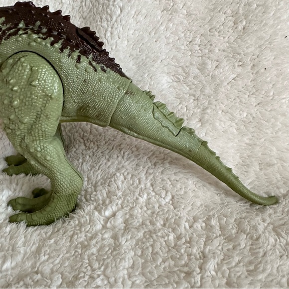 Jurassic World: Dominion Massive Action Yangchuanosaurus Figure Dinosaur Toy - Picture 4 of 7